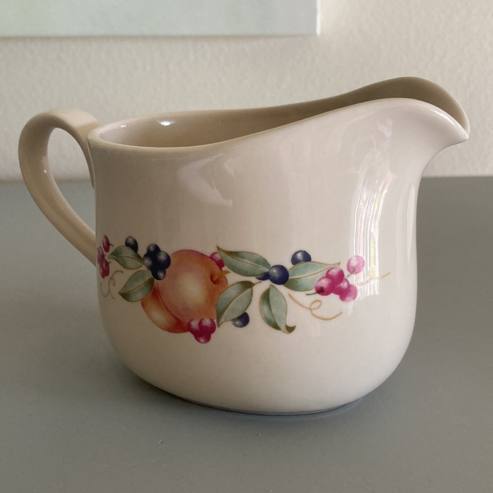 Vintage Corning USA Gravy Boat Creamer Pitcher Abundance Fruit Pristine New